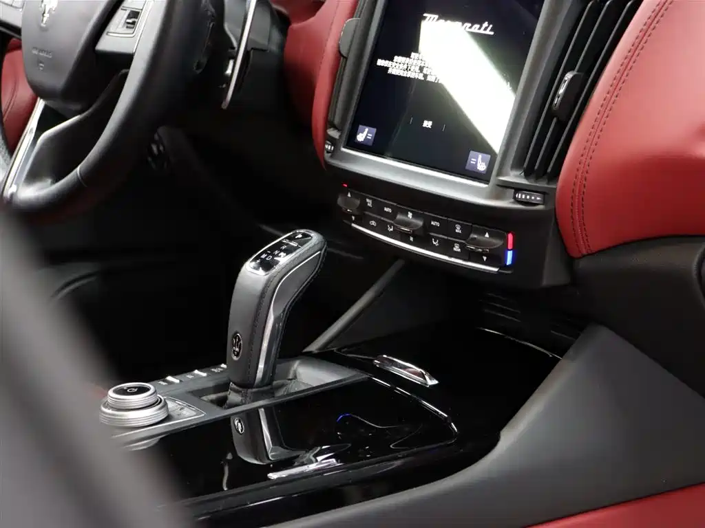 Maserati Levante 2024 — фото 16