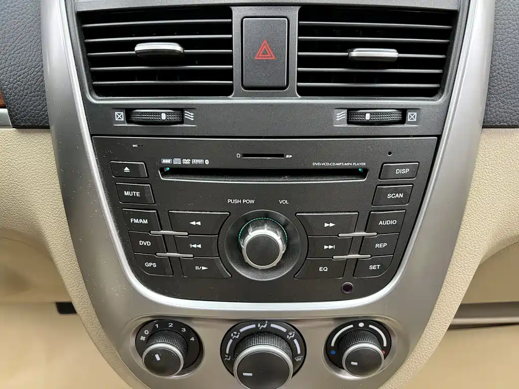 Buick Excelle 2010 — фото 10