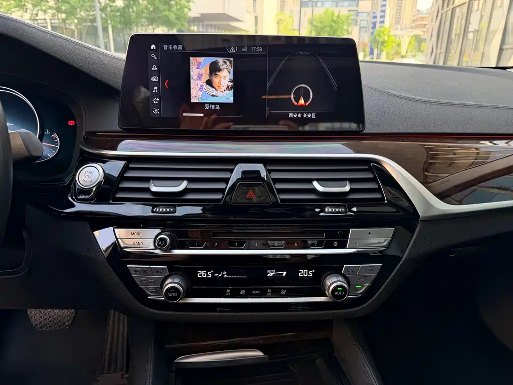 BMW 5 Series 2018 — фото 9