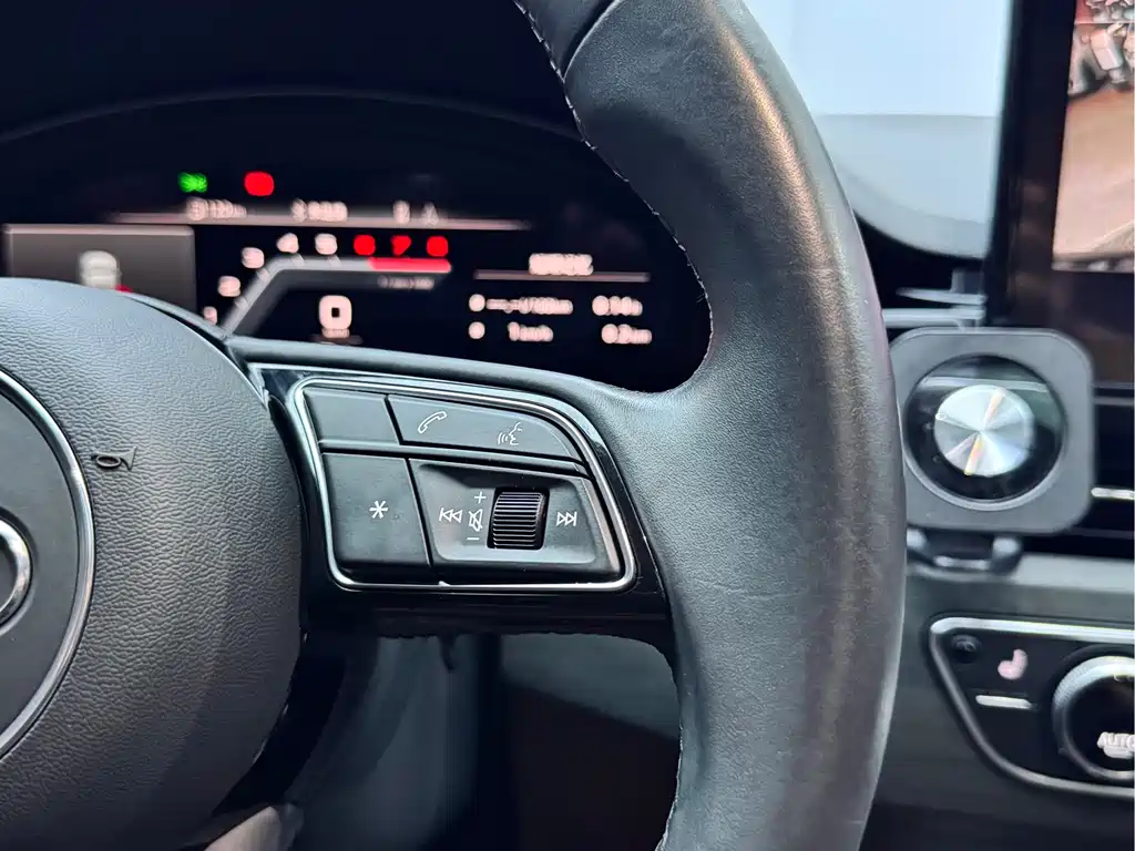 Audi A4L 2023 — фото 21