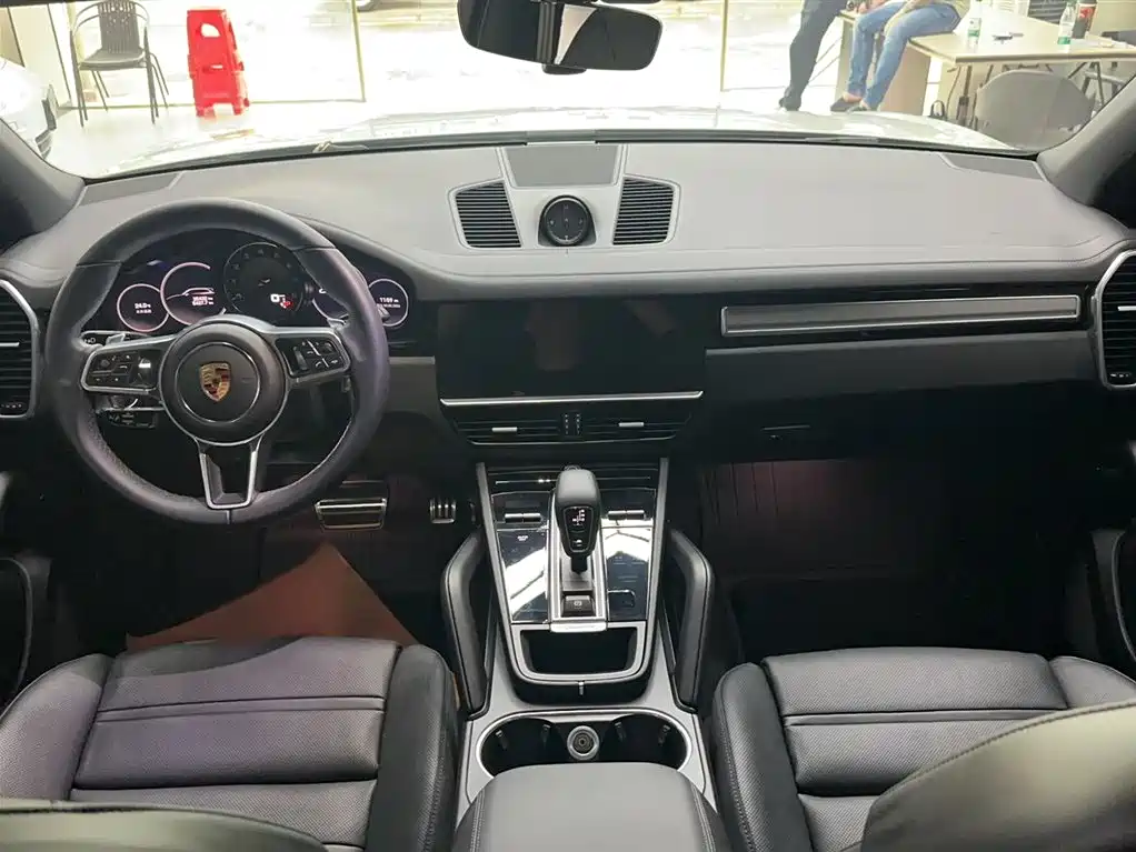 Porsche Cayenne 2023 — фото 11