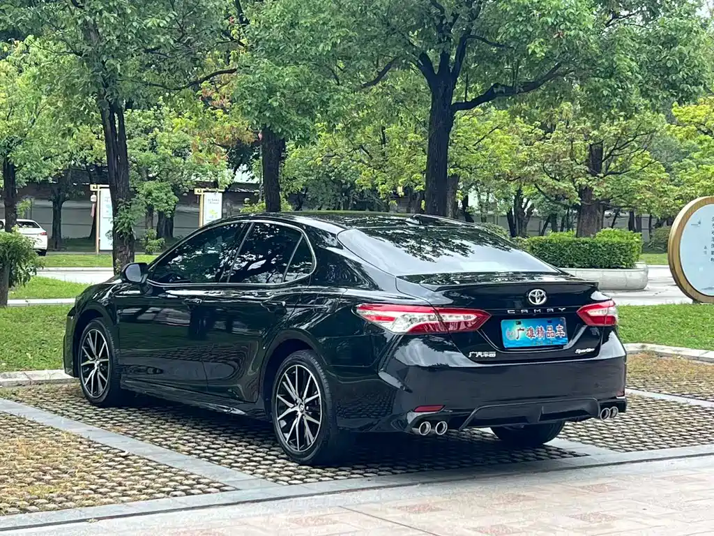 Toyota Camry 2023 — фото 4