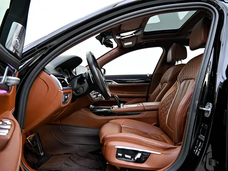BMW 7 Series 2019 — фото 10