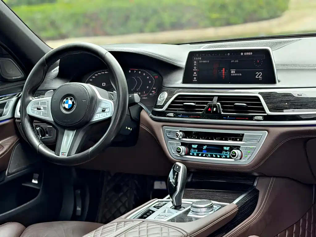 BMW 7 Series 2020 — фото 11