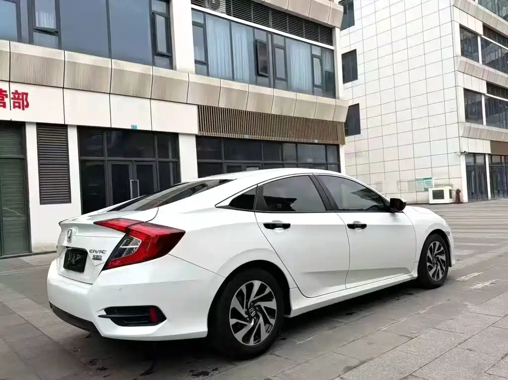 Honda Civic 2019 — фото 7
