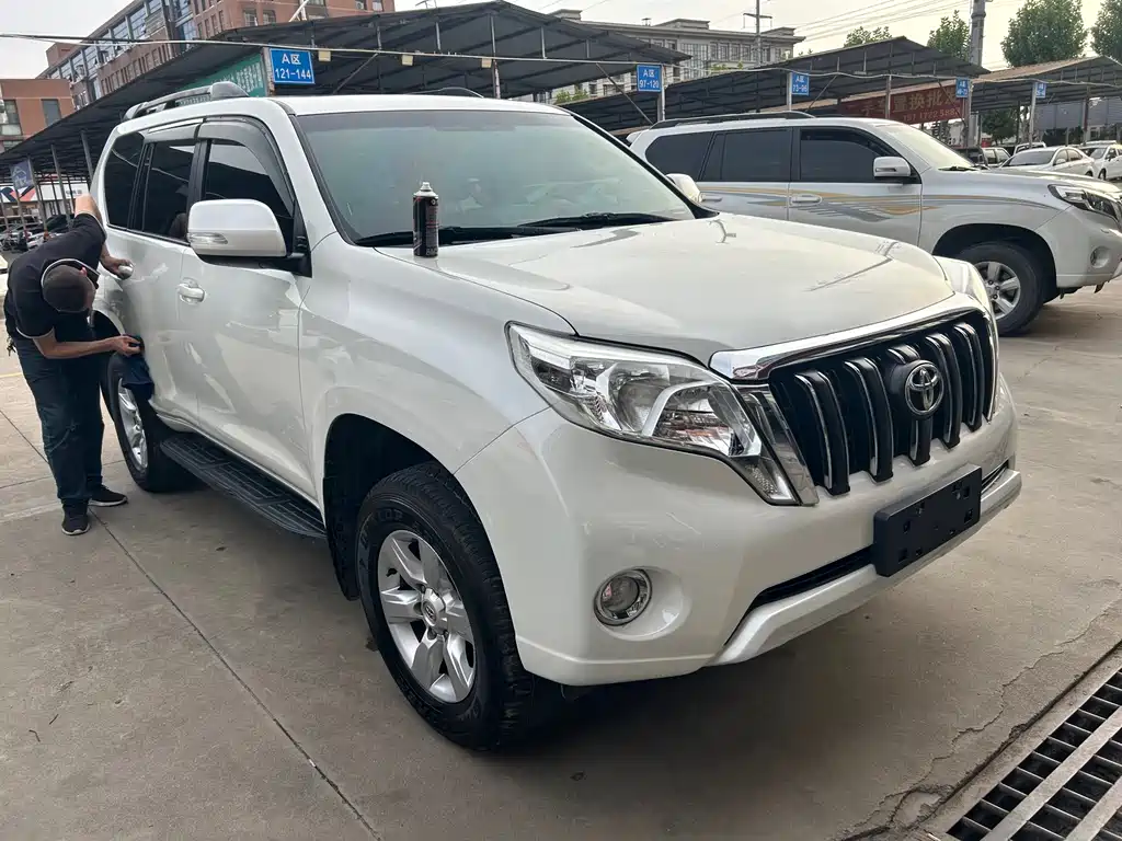 Toyota Prado 2016 — фото 1