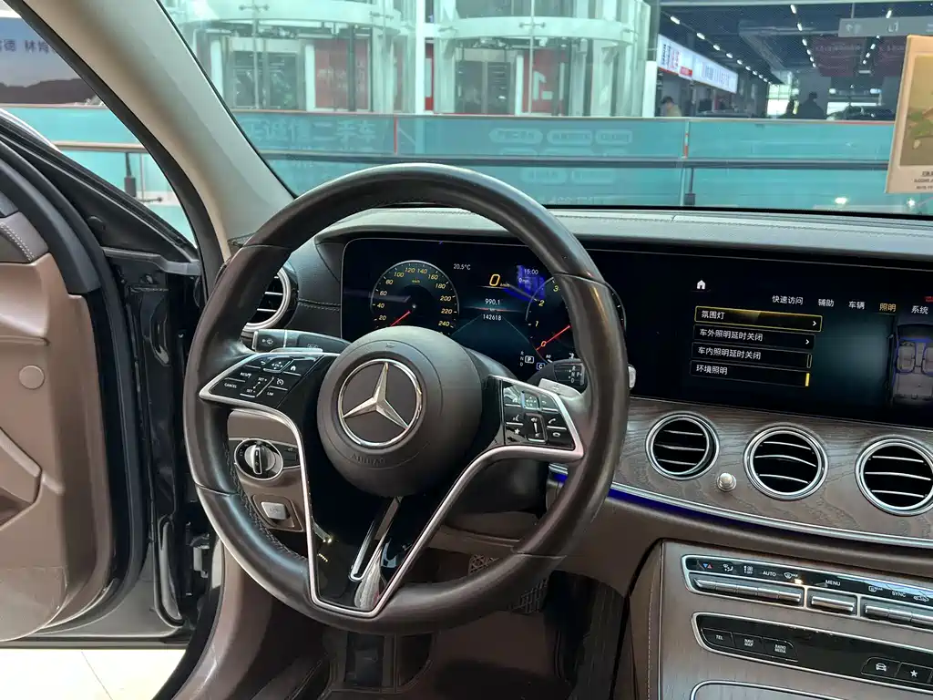 Mercedes-Benz E-Class 2021 — фото 15