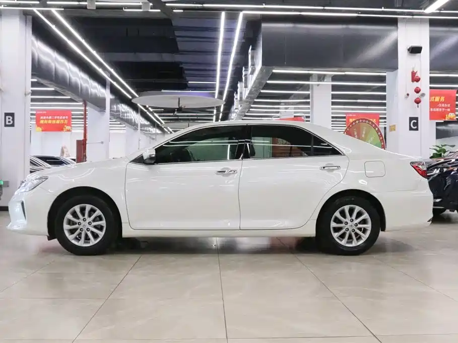 Toyota Camry 2016 — фото 3