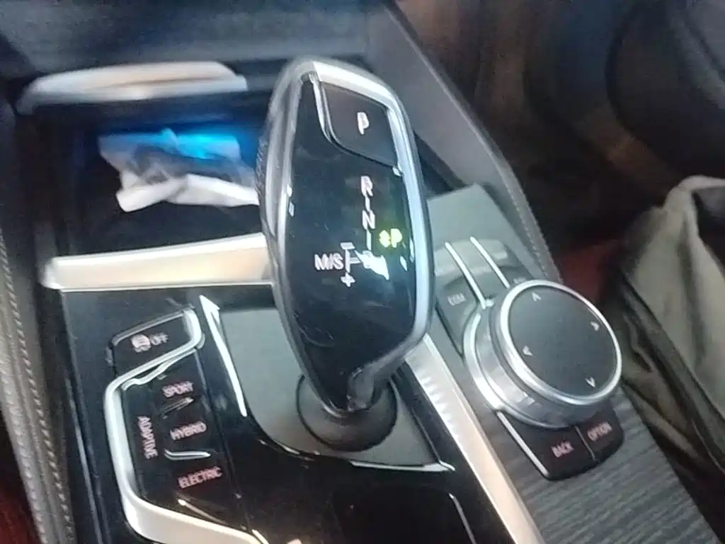 BMW 5 Series New Energy 2021 — фото 14