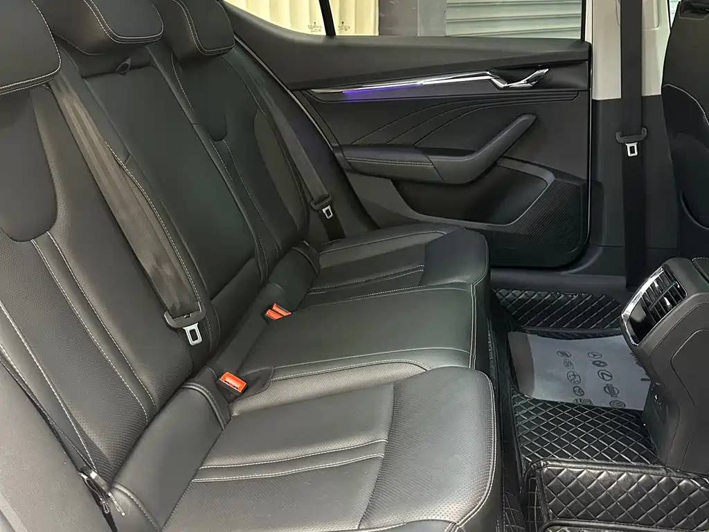 Skoda Octavia 2022 — фото 11