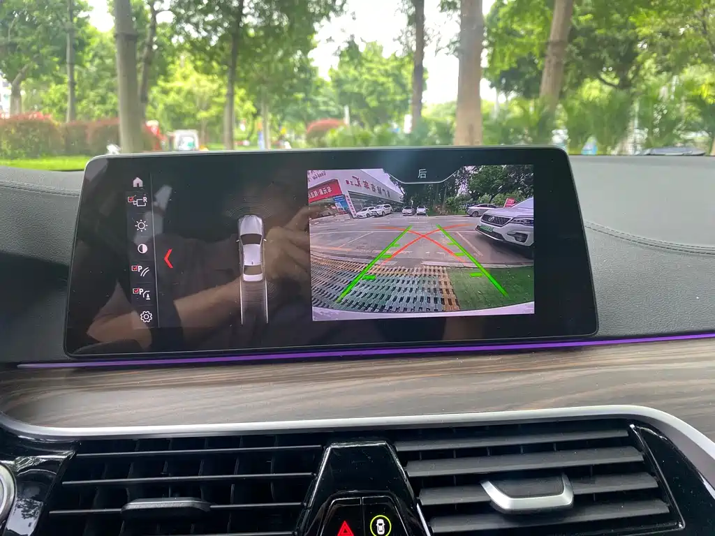 BMW 5 Series New Energy 2019 — фото 19