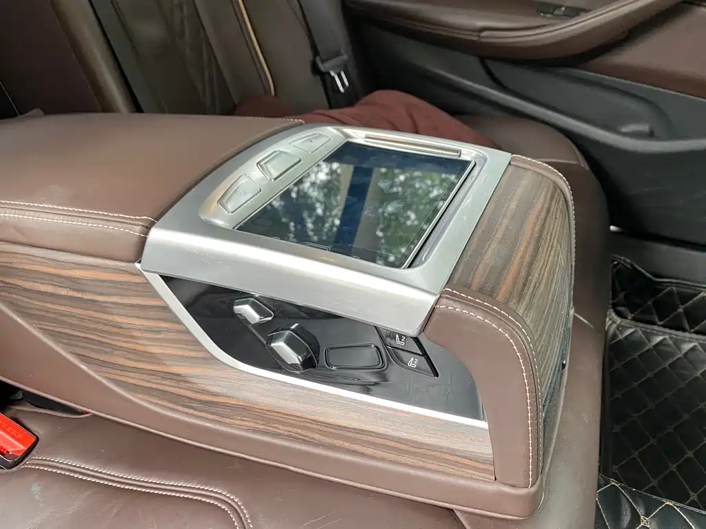 BMW 5 Series New Energy 2019 — фото 17