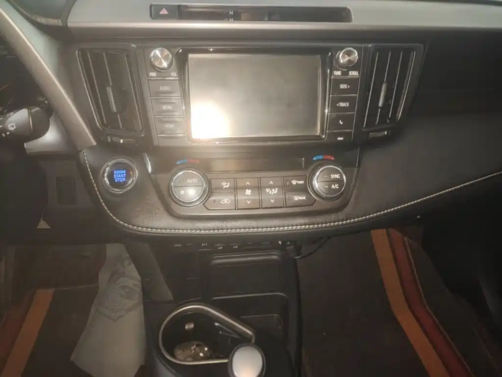 Toyota RAV4 2017 — фото 13