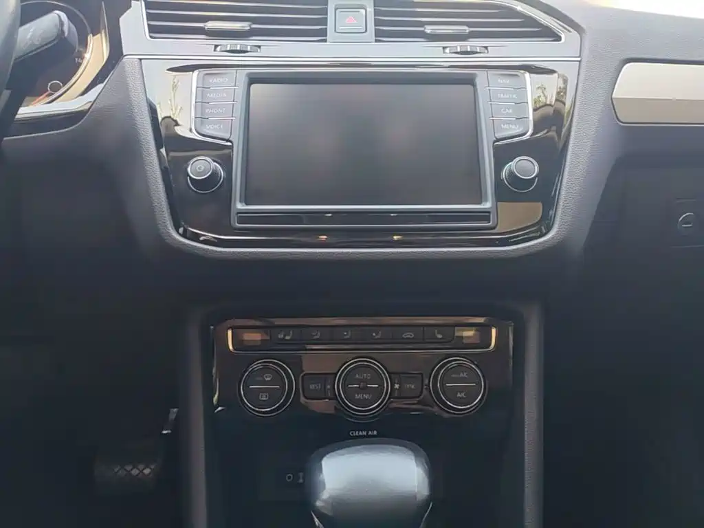 Volkswagen Tiguan L 2018 — фото 13