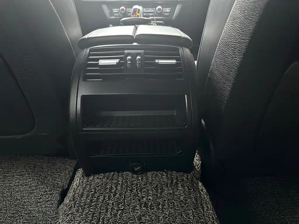 BMW 5 Series 2015 — фото 29