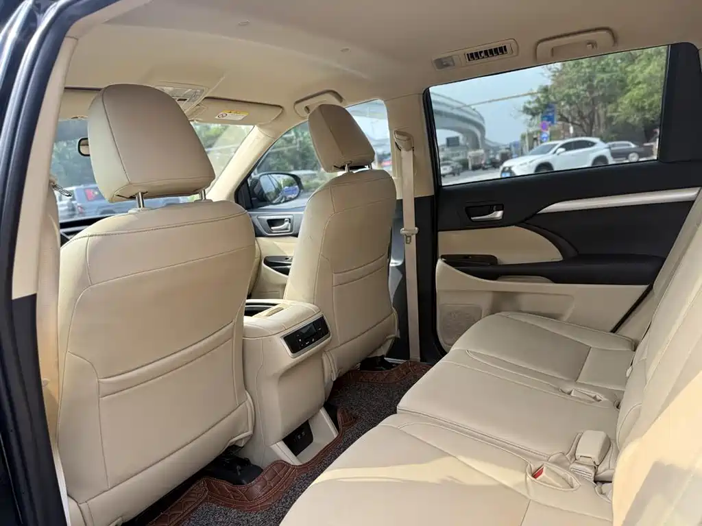 Toyota Highlander 2020 — фото 11