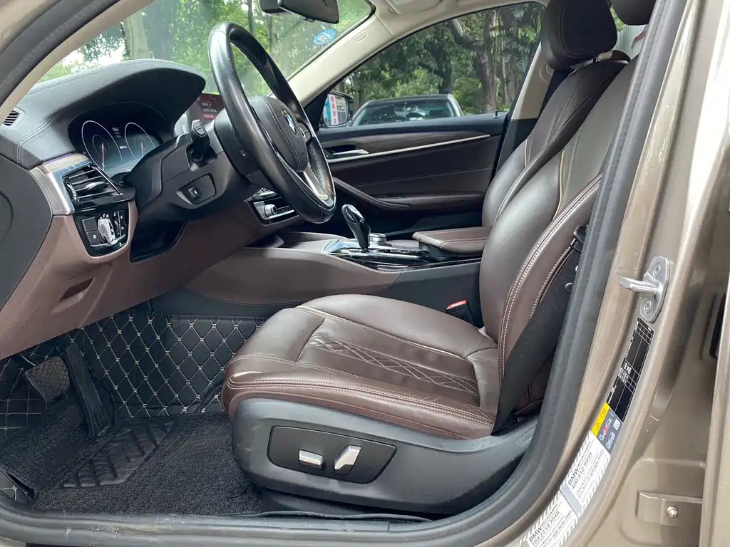 BMW 5 Series New Energy 2019 — фото 10