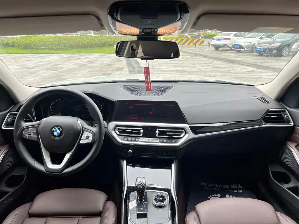 BMW 3 Series 2019 — фото 14