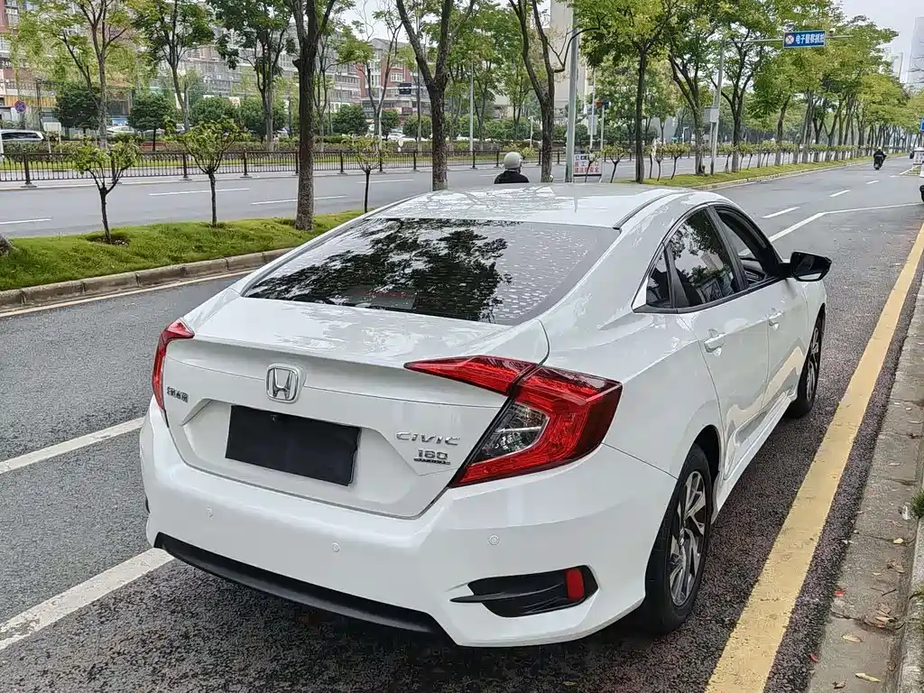 Honda Civic 2019 — фото 8