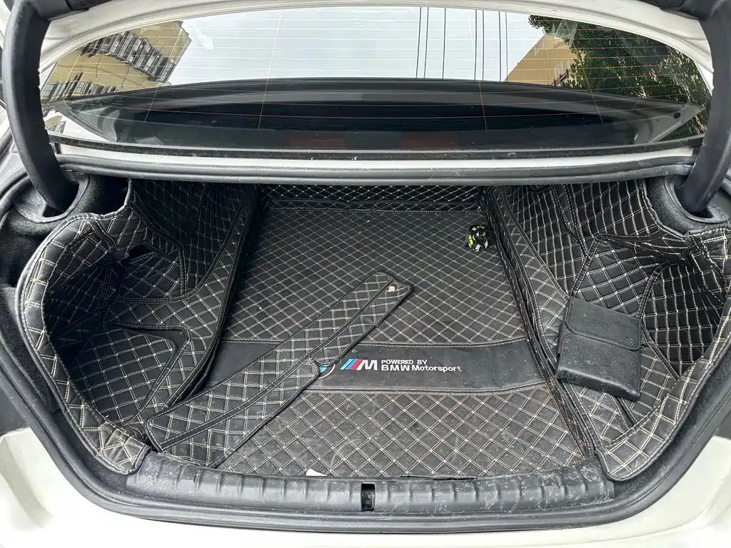 BMW 5 Series 2018 — фото 13