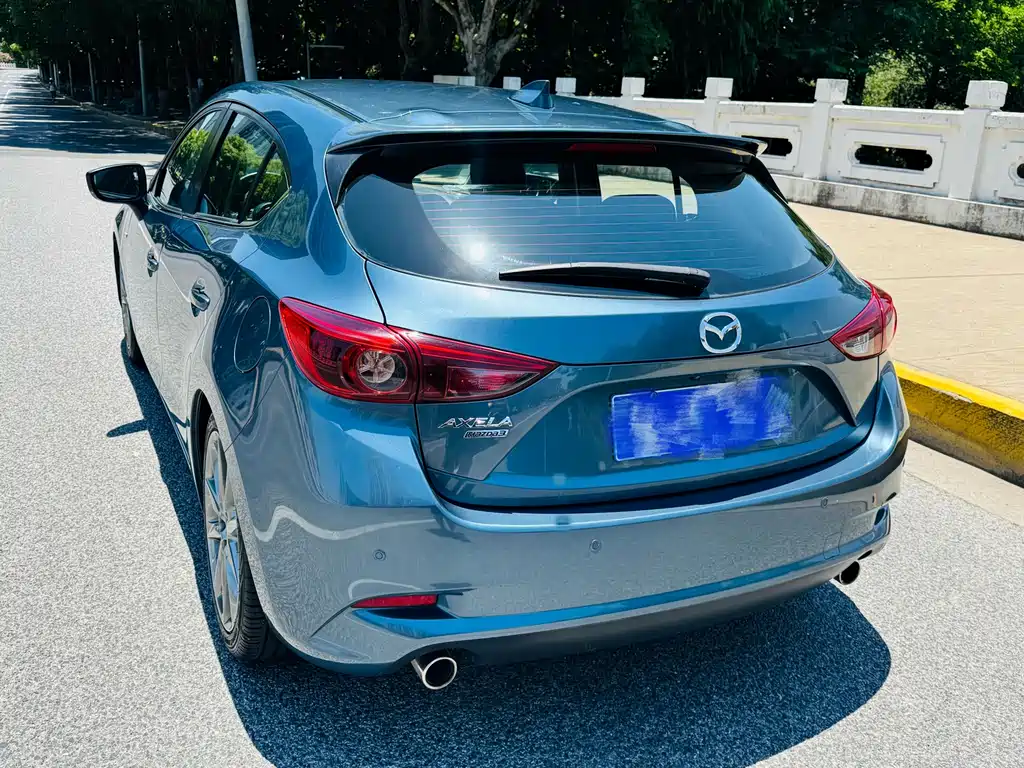 Mazda 3 Axela 2018 — фото 10