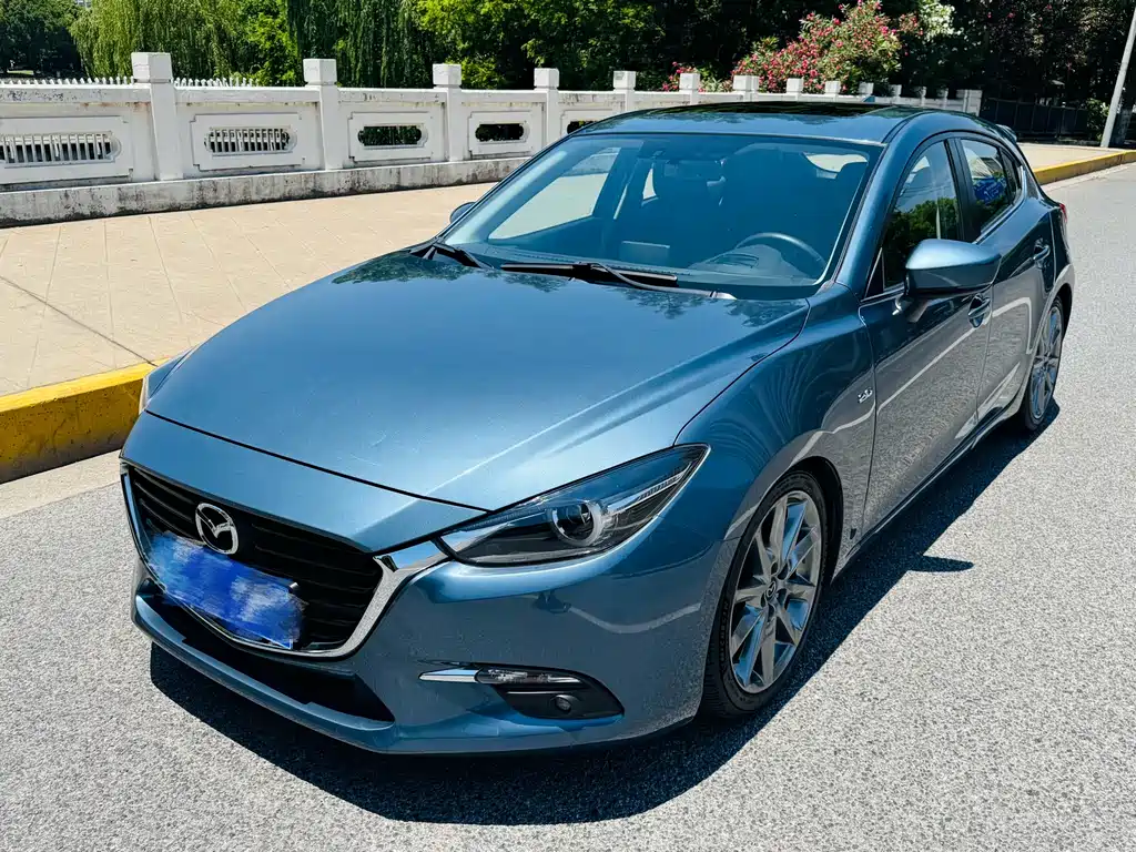 Mazda 3 Axela 2018 — фото 1
