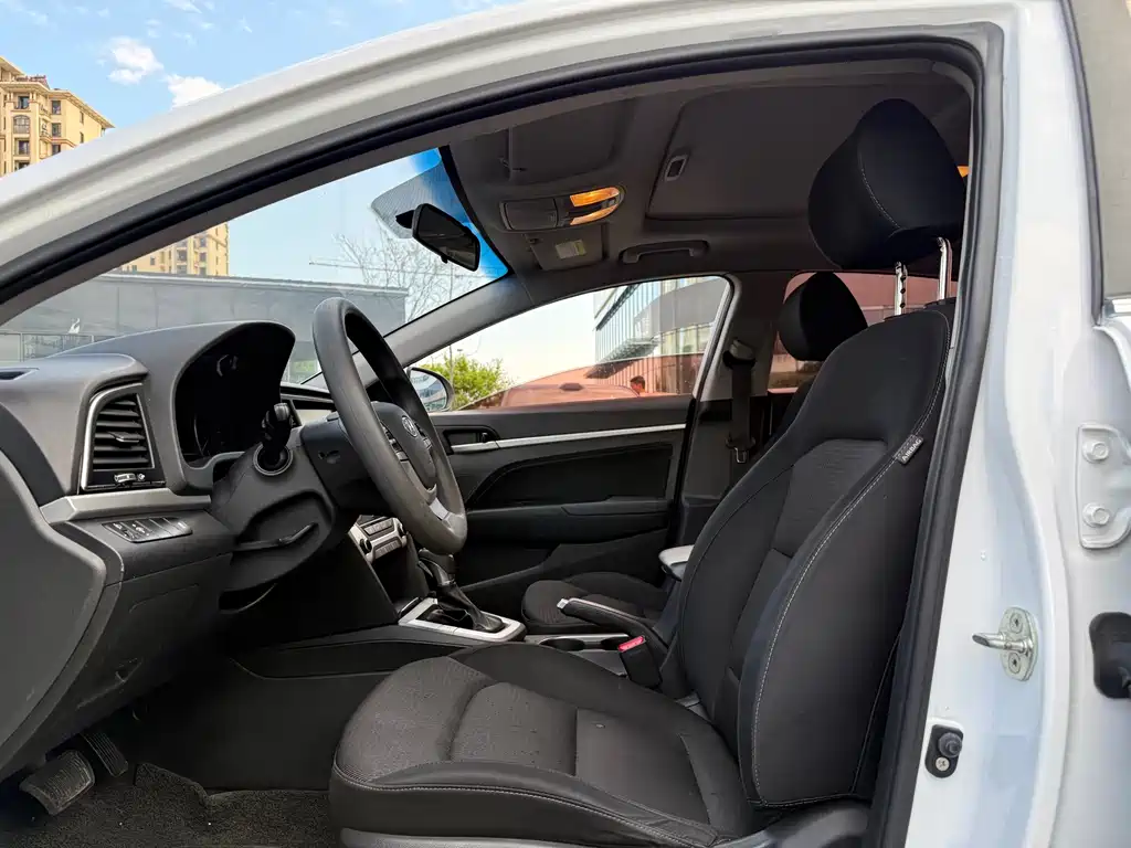 Hyundai Elantra 2018