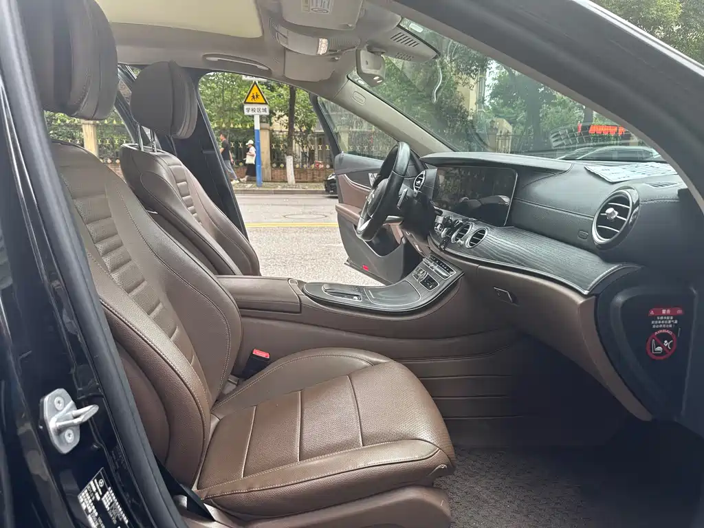 Mercedes-Benz E-Class 2019 — фото 20