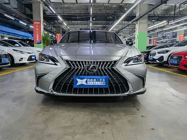 Lexus ES 2024