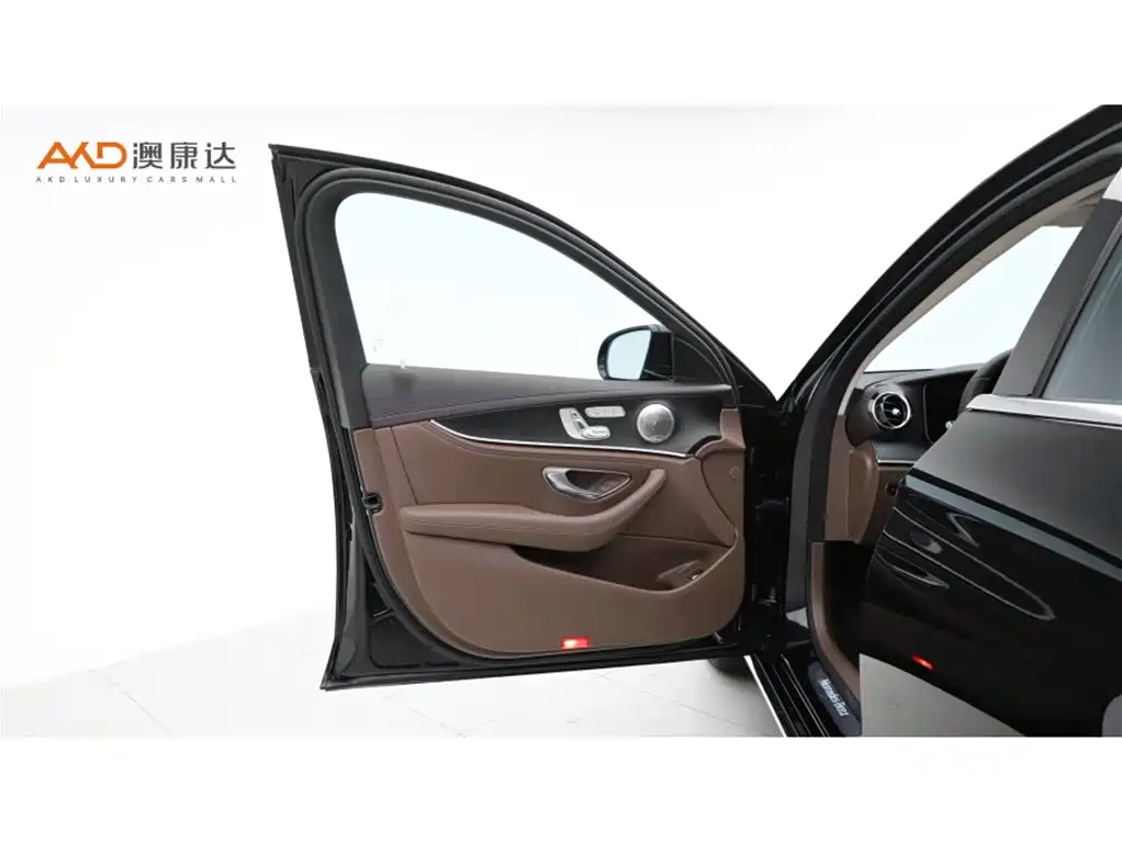 Mercedes-Benz E-Class 2023 — фото 10