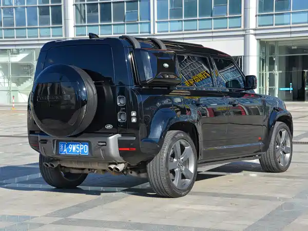 Land Rover Defender 2023
