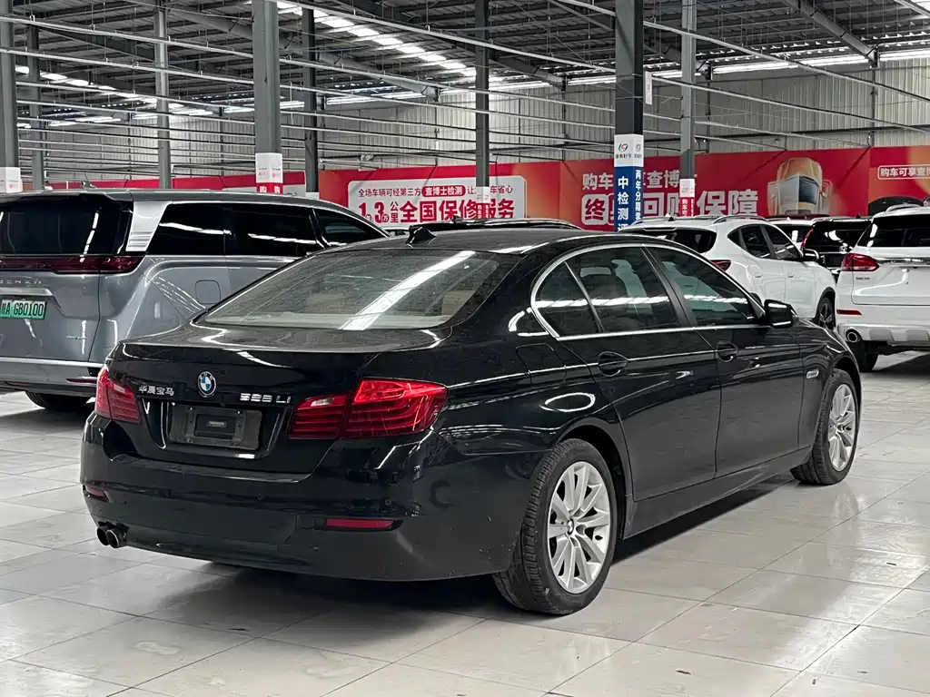 BMW 5 Series 2015 — фото 16