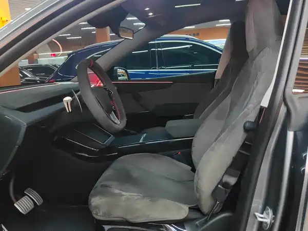 Tesla Model Y 2025