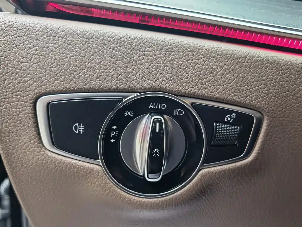Mercedes-Benz E-Class 2023 — фото 14