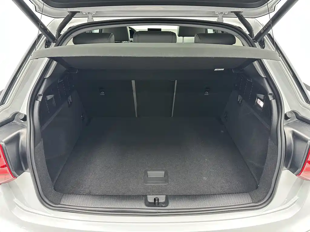 Audi Q2L 2023 — фото 18