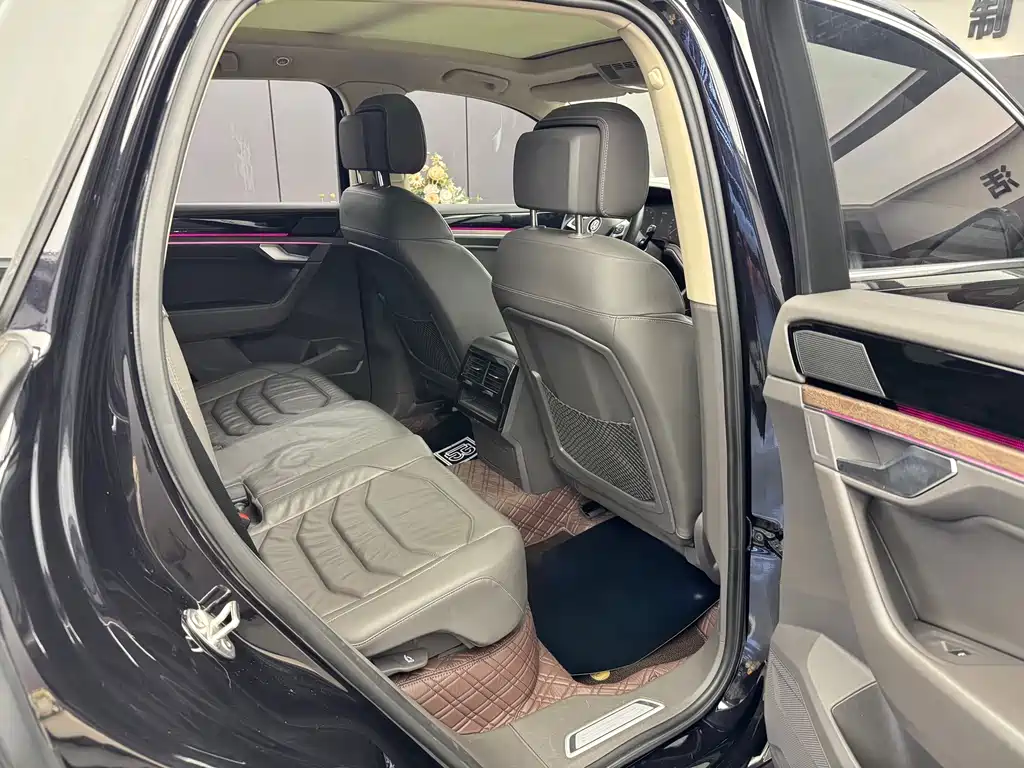 Volkswagen Touareg 2019 — фото 10