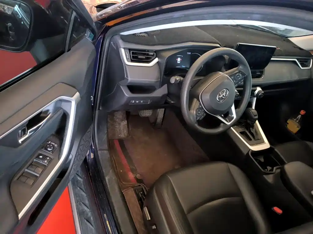 Toyota RAV4 2023 — фото 16