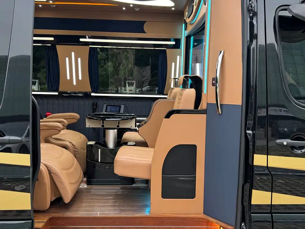 Mercedes-Benz Sprinter 2018 — фото 16