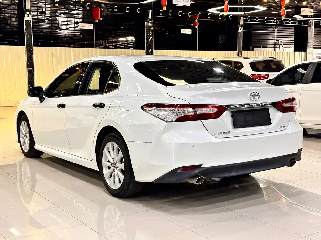 Toyota Camry 2019 — фото 9