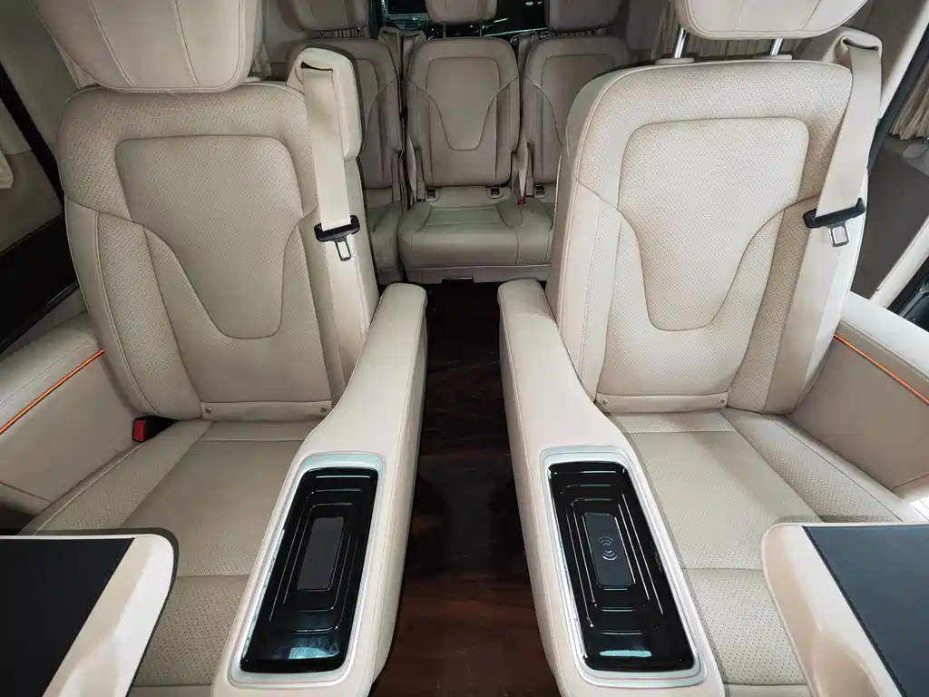 Mercedes-Benz V-Class 2023 — фото 27