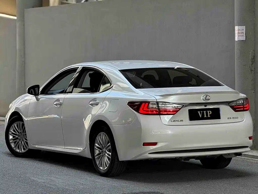 Lexus ES 2017 — фото 6