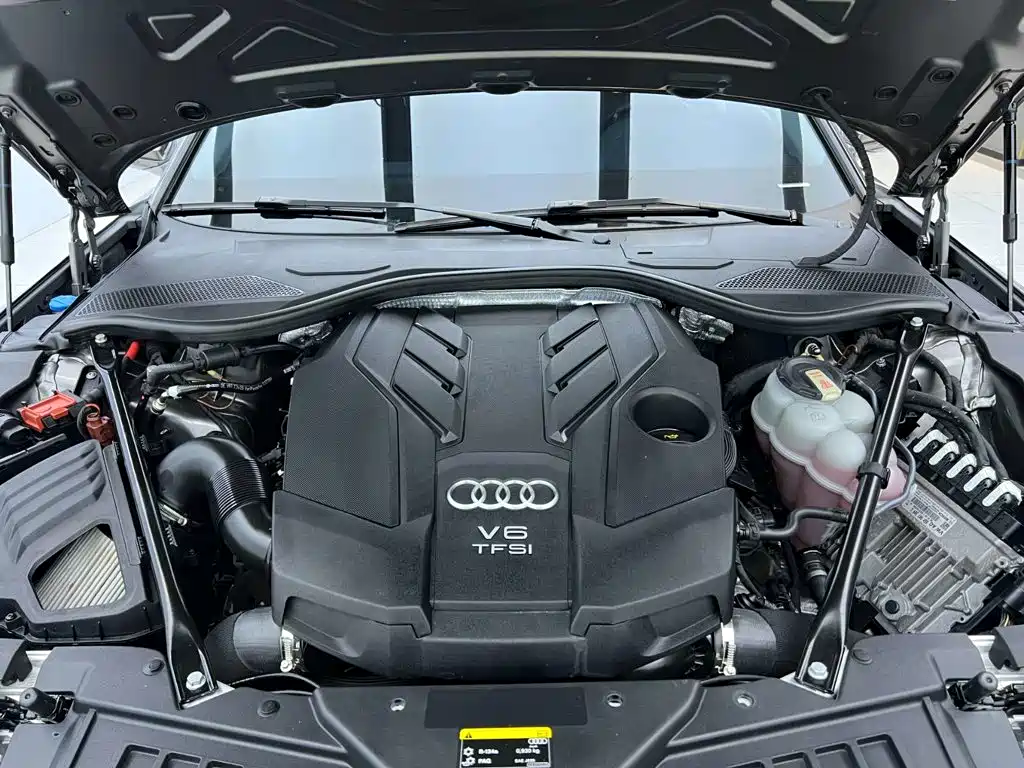Audi A8 2021 — фото 30