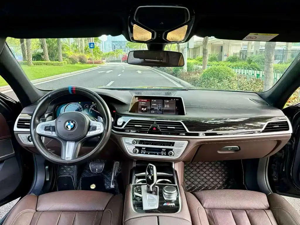 BMW 7 Series 2019 — фото 6