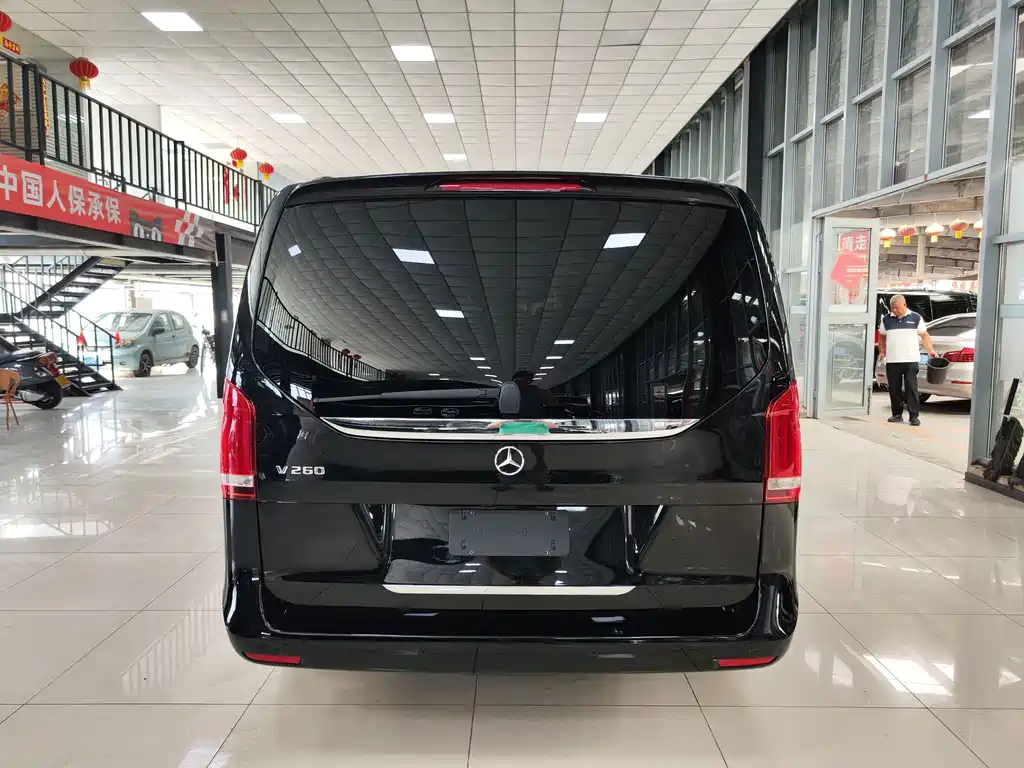 Mercedes-Benz V-Class 2023 — фото 36
