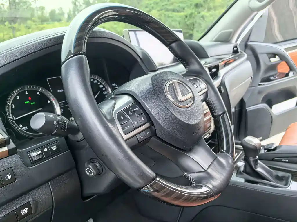 Lexus LX 2020 — фото 11