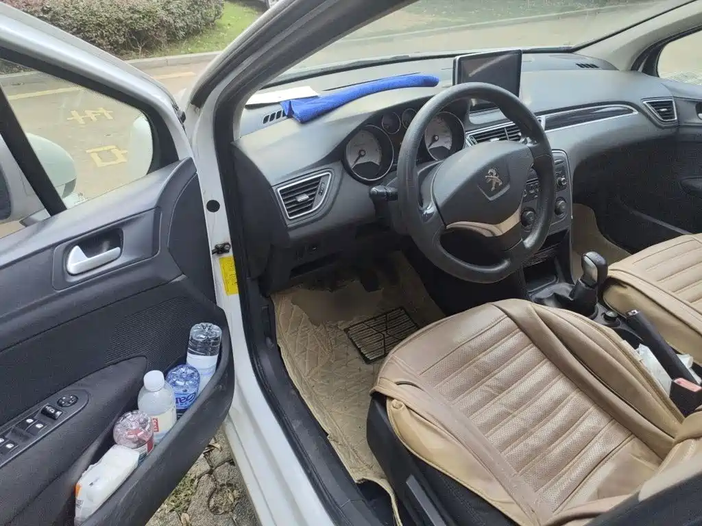 Peugeot 308 2016 — фото 12