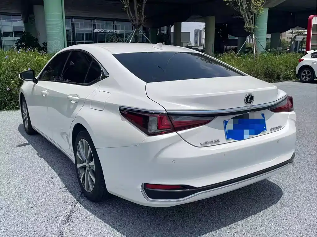 Lexus ES 2020 — фото 8