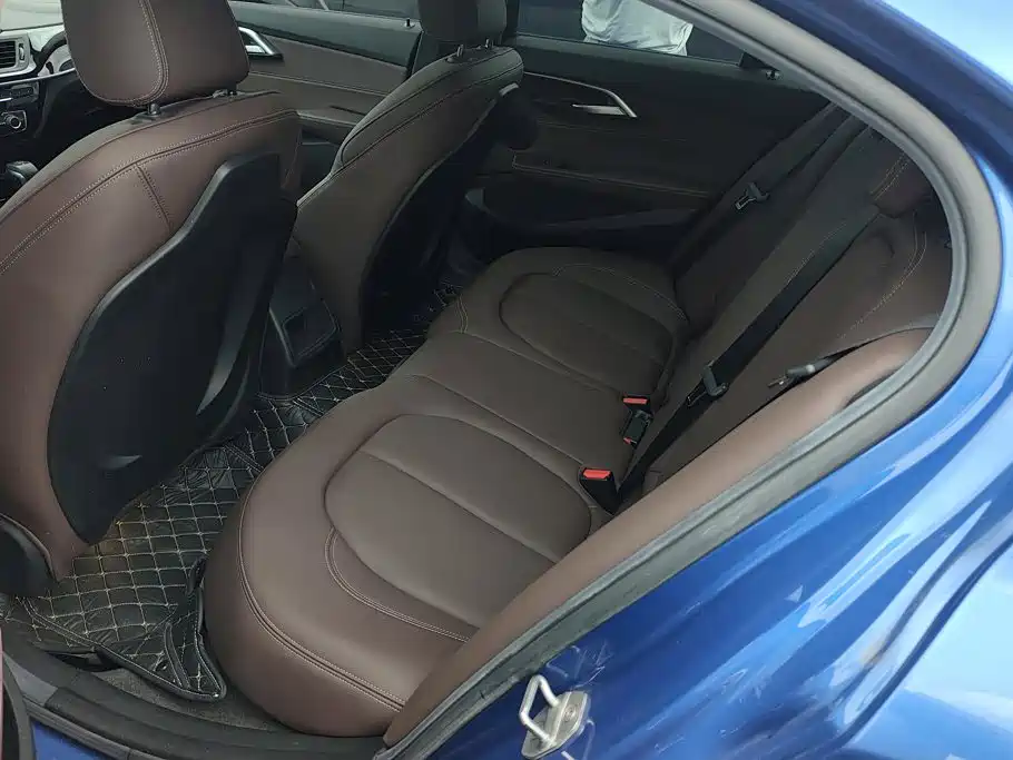 BMW 1 Series 2019 — фото 11