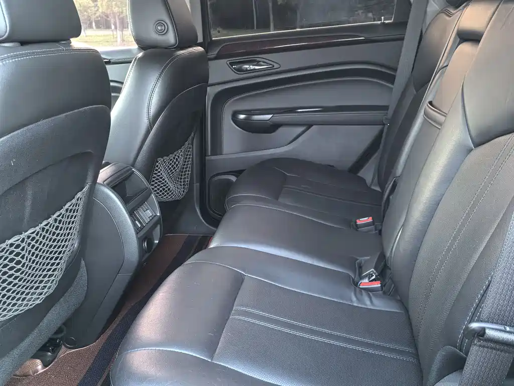 Cadillac SRX 2016 — фото 10