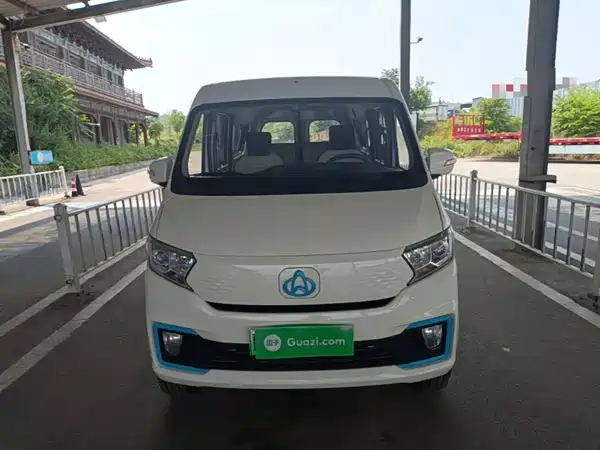 Changan Crossstar V5 EV 2025
